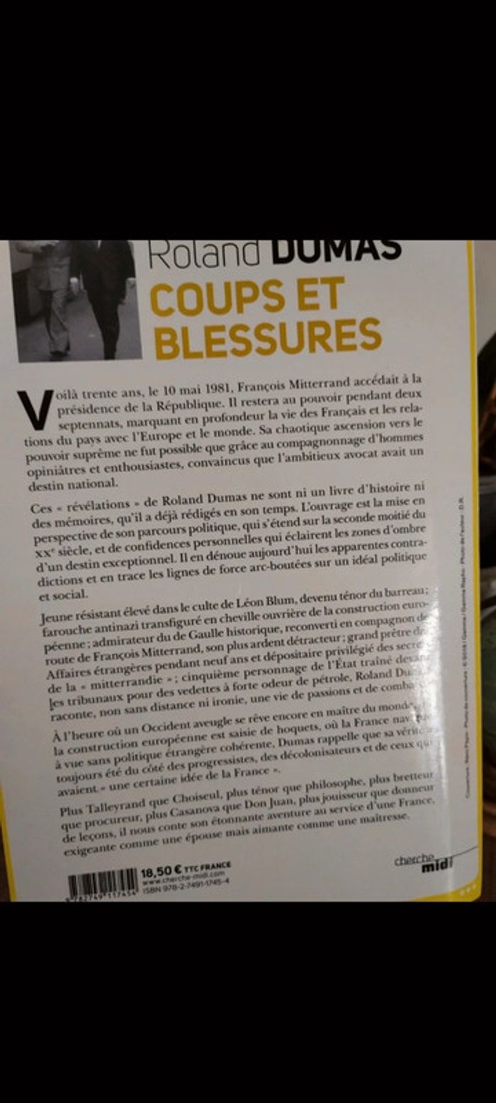 📚Coup et blessures, 50 ans d'histoires partagés avec François Mitterrand de Roland Dumas - photo numéro 3