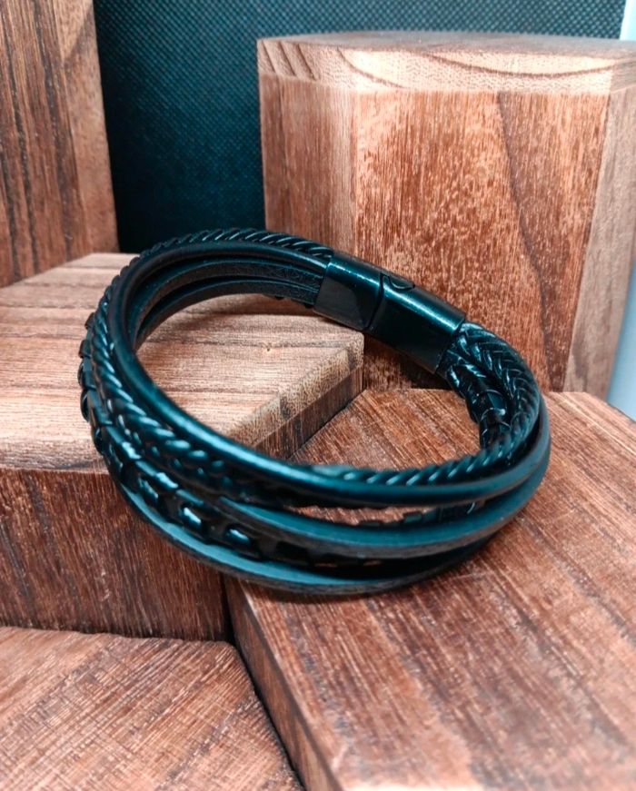 Bracelet tressé en cuir– 21 cm – Fermoir magnétique – Style bohème, rock & vintage – Mixte
- photo numéro 5