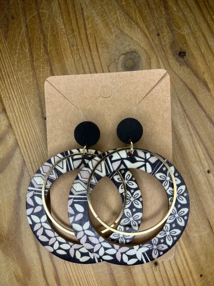 Boucle d’oreille bois