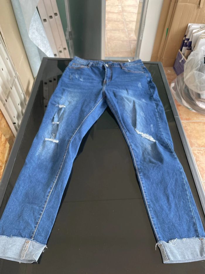 Jean troué de la marque Shein en taille L - photo numéro 2