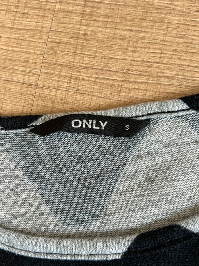 Pull léger gris et noir Only taille S excellent état - photo numéro 14