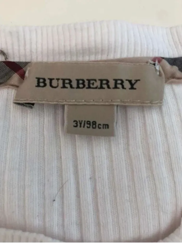 Chemisier  manches  courtes  Burberry authentique état  neuf  (3  ans) - photo numéro 3