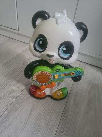 Panda dancing