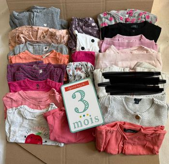Lot de 19 vêtements les bébé fille 3 mois