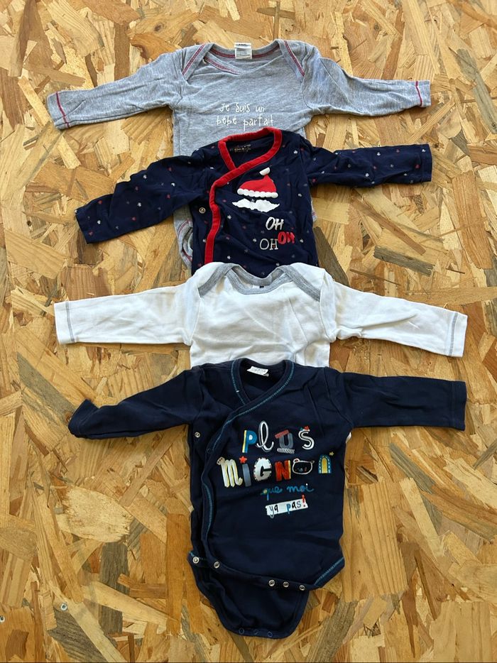 Lot bodys bébé 6 mois
