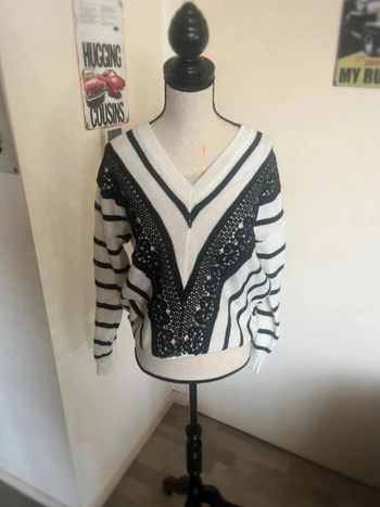 Très beau pull en V taille unique neuf