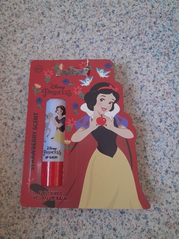 Baume à lèvres blanche neige