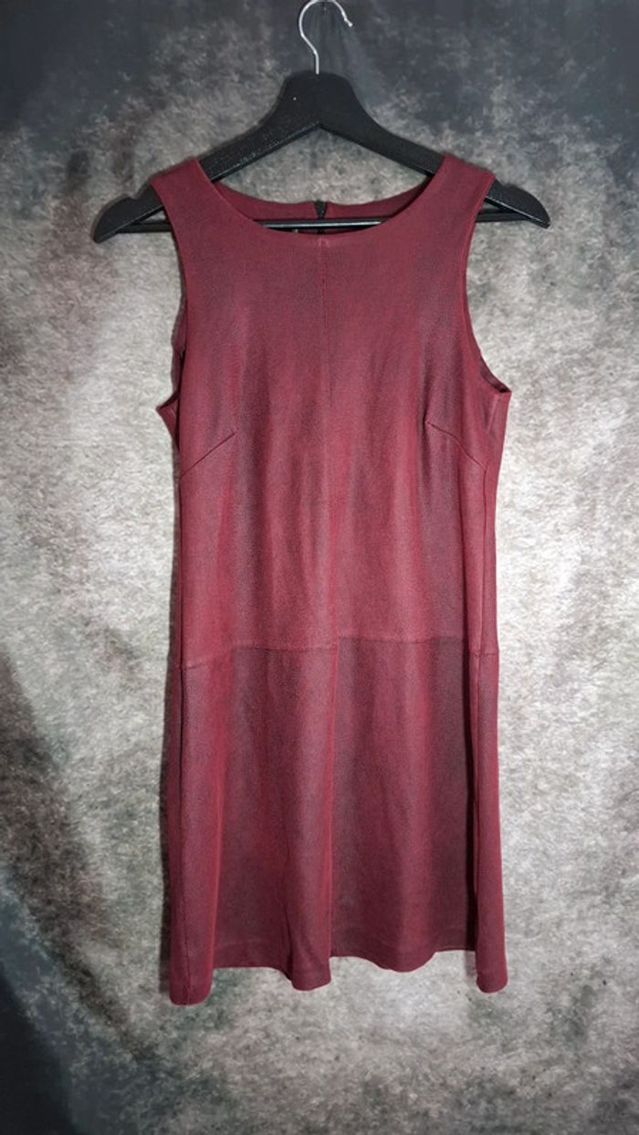 Robe douce bordeaux effet peau reptile - photo numéro 2