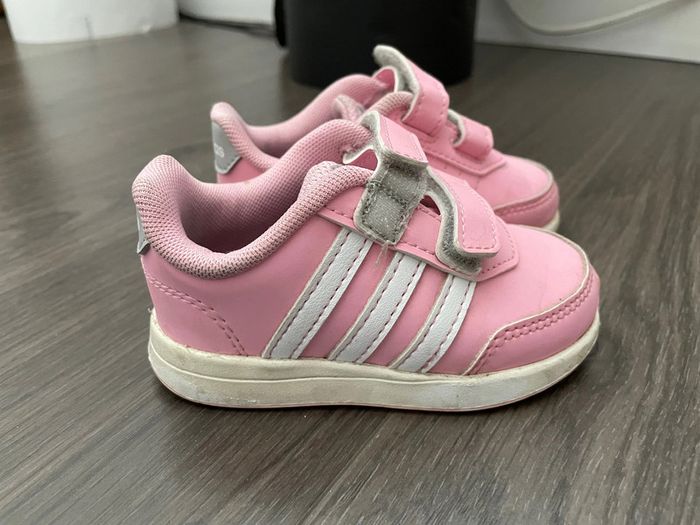 Baskets Adidas bébé pointure 20 - photo numéro 2