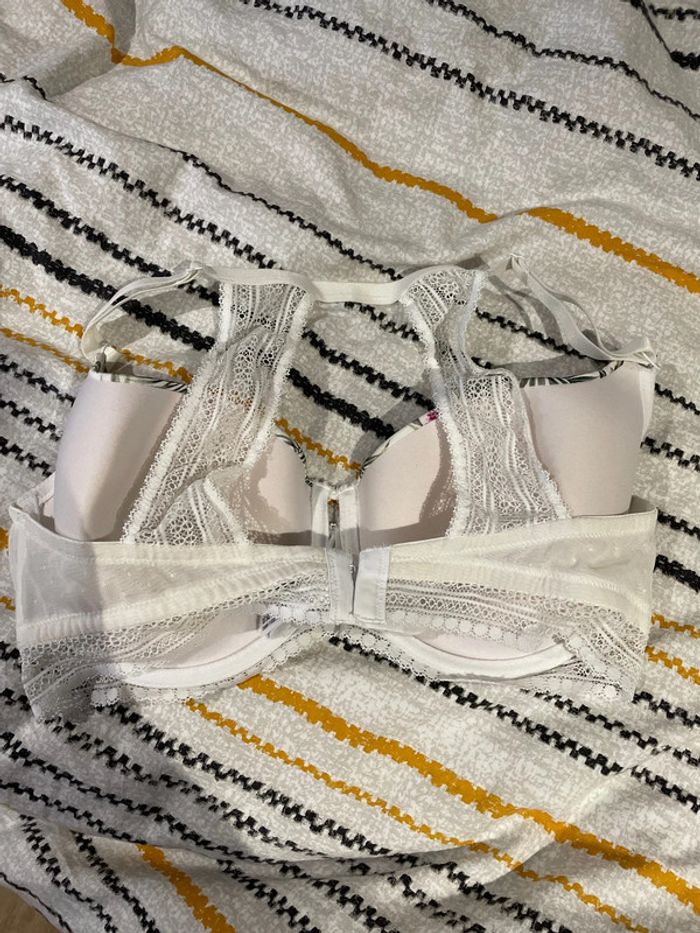 Soutien gorge fleuri - photo numéro 3