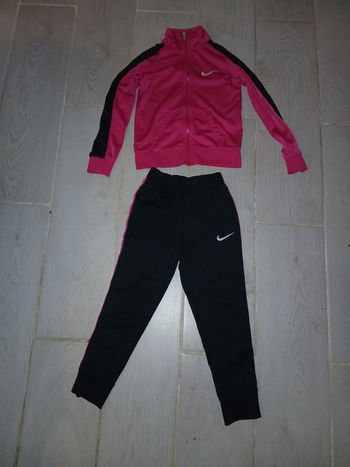 Survêtement Nike fille taille 4/5 ans