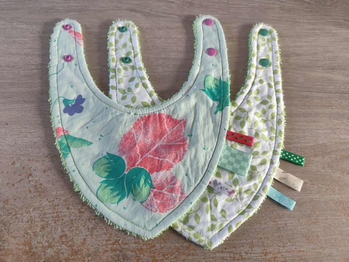 Lot de 2 bavoirs bandana réversibles - photo numéro 2