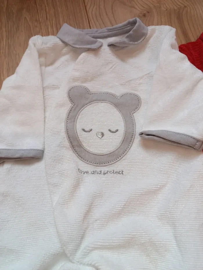 2 pyjamas 1 mois - photo numéro 2