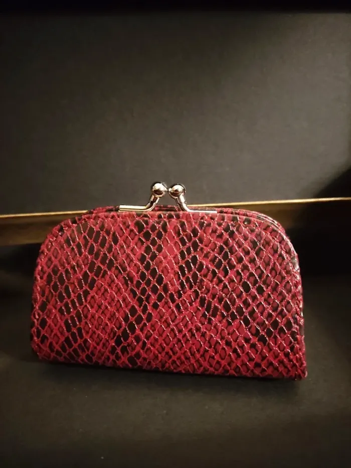 Petit porte monnaie rouge bordeaux effet croco cuir