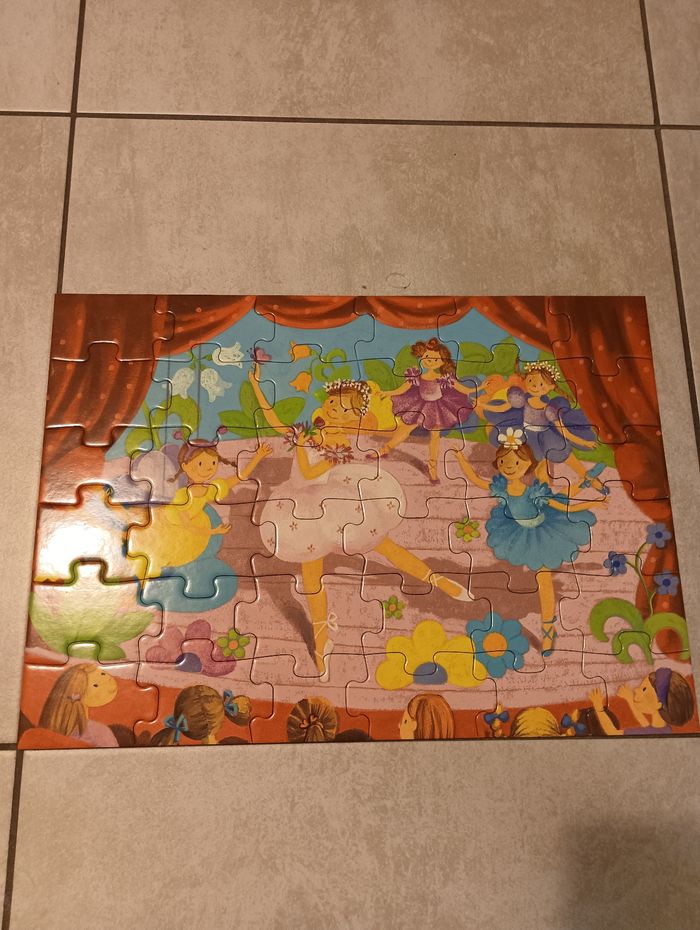 Puzzle 36 pièces Djeco la ballerine à la fleur - photo numéro 3