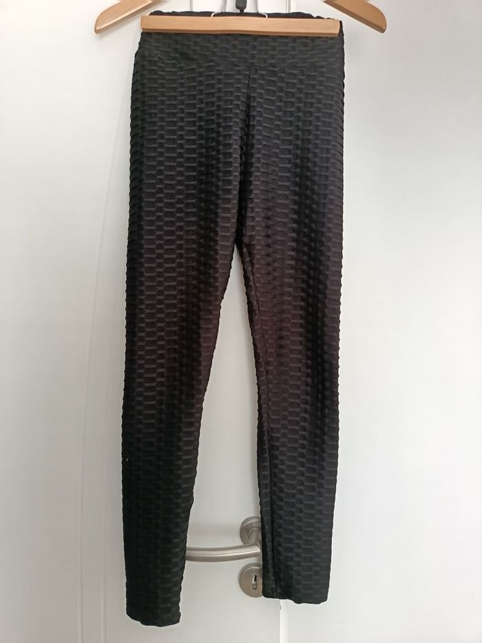 Leggings noirs gaufrés