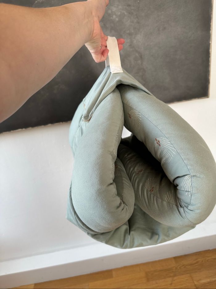 Tapis de jeu sensoriel rond Nobodinoz - Vert sauge 🌿 - photo numéro 7