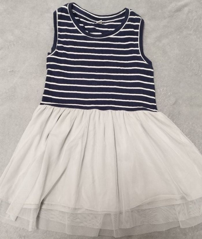 Robe sans manches tulle 4-5 ans uniqlo