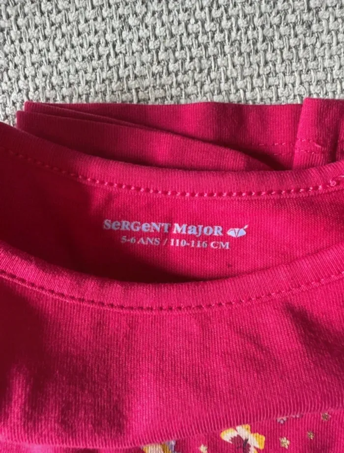 Pyjama long fushia avec cape Sergent Major 5/6 ans en très bon état - photo numéro 4