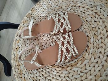 Sandalettes tressées dorées NEUVE 40