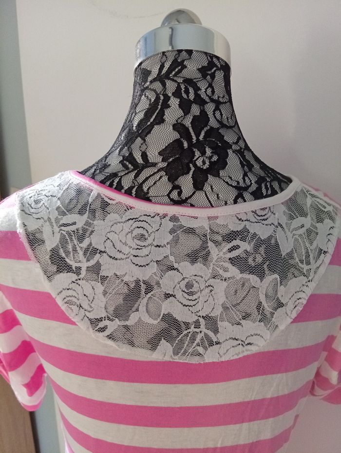 Joli tee-shirt avec p'tite dentelle à l' arrière - photo numéro 6