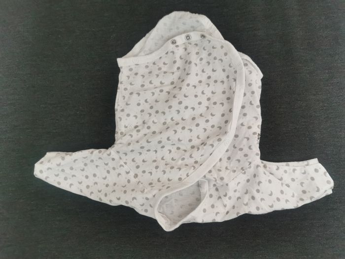 Lots de 5 bodys multimarques de taille 1 mois - photo numéro 5