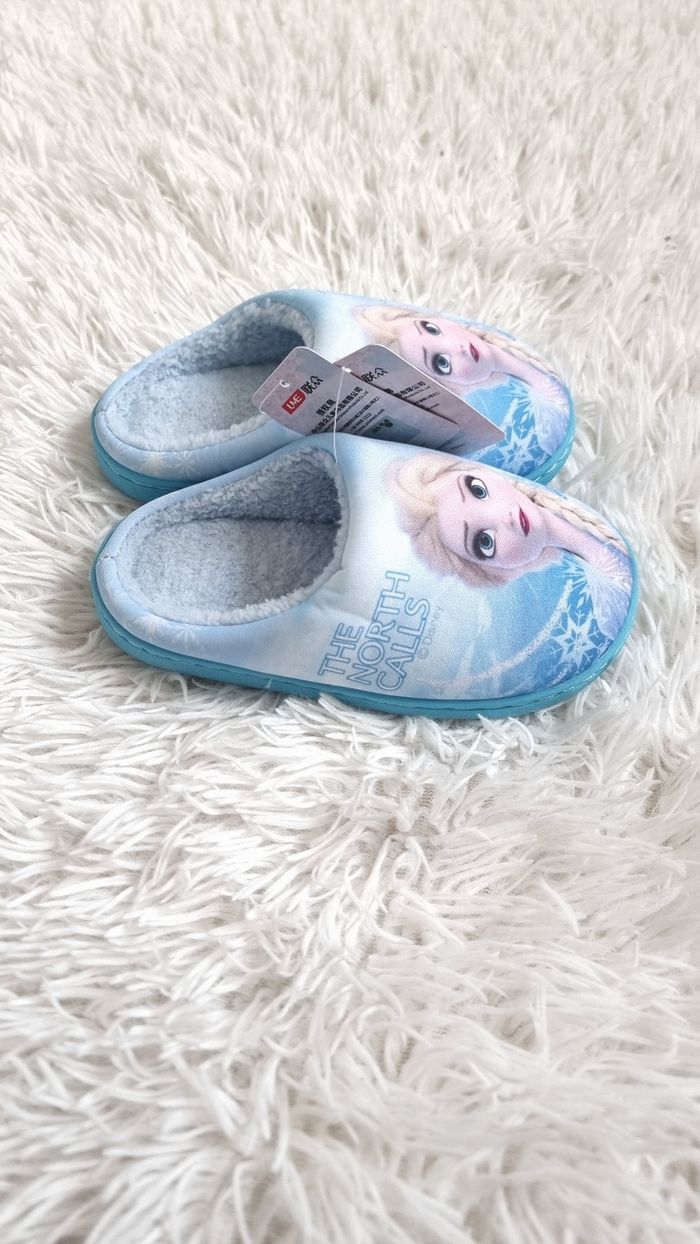 Chaussons reine des neiges 30-31 neuf - photo numéro 4