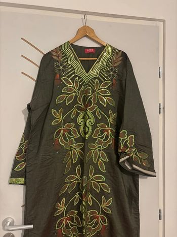 Robe verte orientale sequin