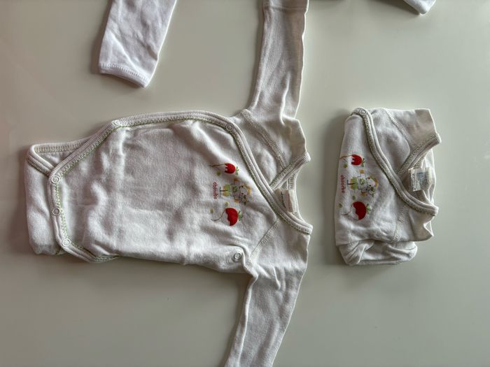 Lots de bodys et 1 pyjama taille naissance - photo numéro 3