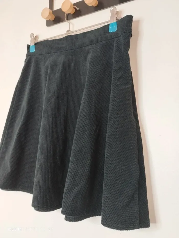 Jolie jupe trapèze taille S - photo numéro 2