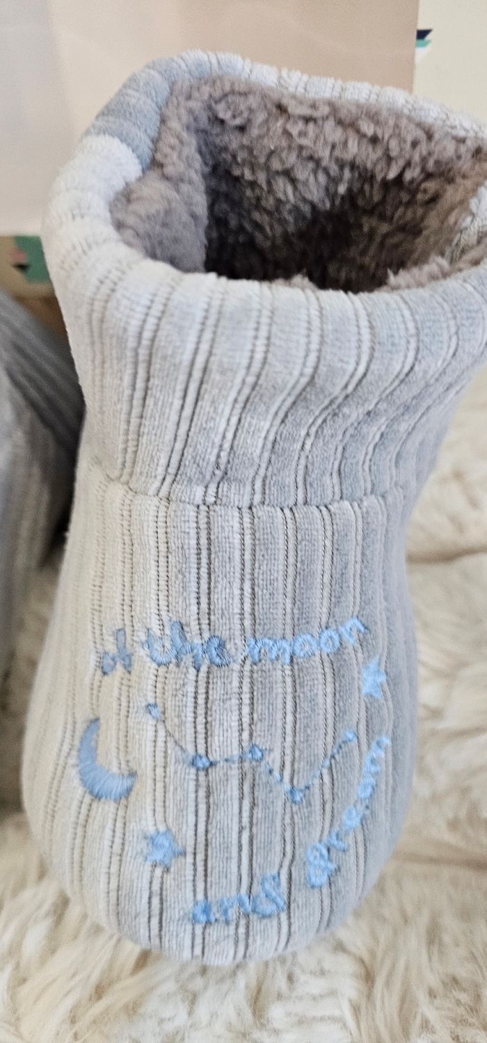 Magnifique chaussons fourrés bleu taille 22-23 Neufs - photo numéro 4