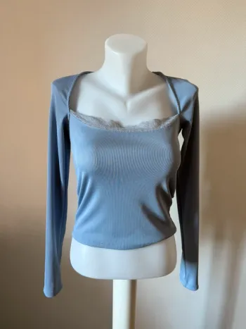 T- shirt manche longue bleu / gris en très bon état taille M stradivarius