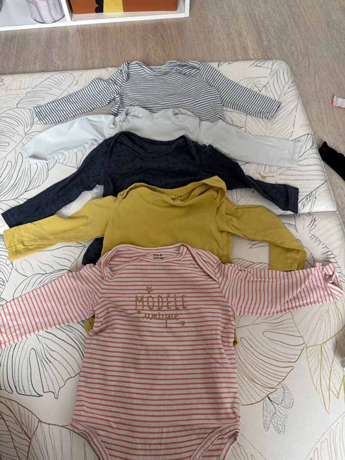 Lot de 5 body tape à l’œil 23mois 86cm