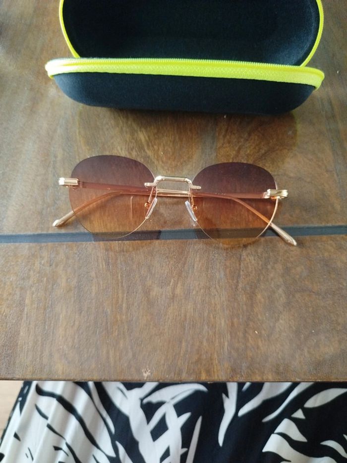 Lunettes de soleil - photo numéro 2