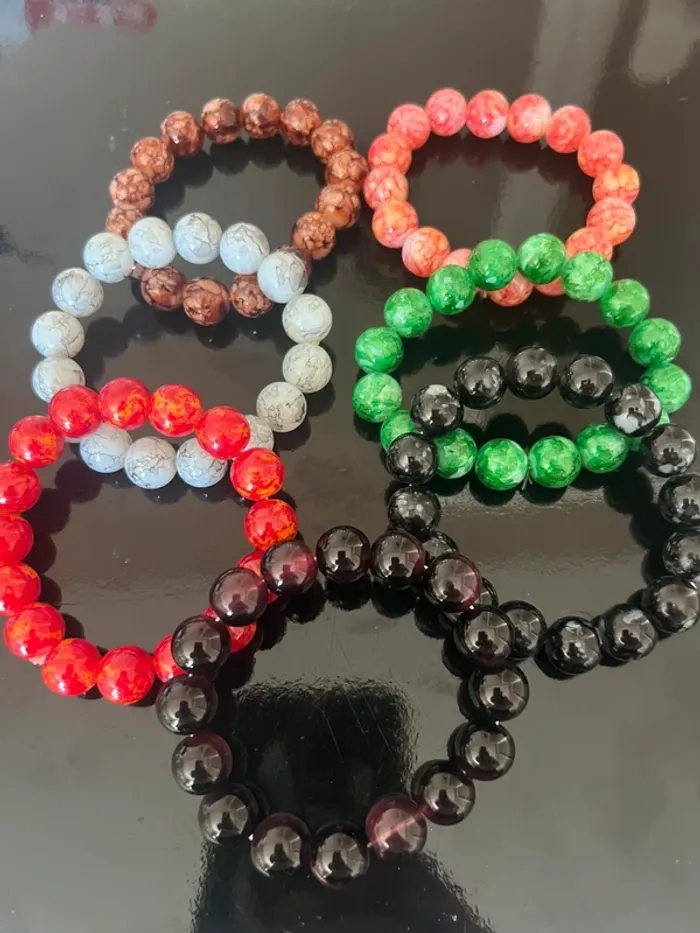 Lot de 7 Bracelets en Pierres Colorées 8mm – Style Cosmique – Porte-Bonheur