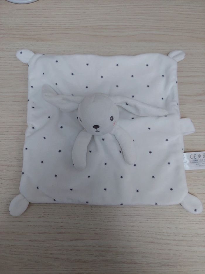 #12 simba toys (kiabi) - doudou lapin blanc étoiles grises