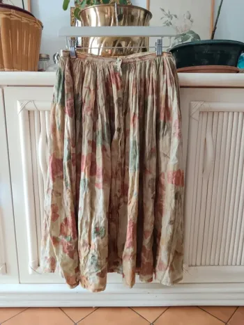 Jupe vintage plein sur taille 40