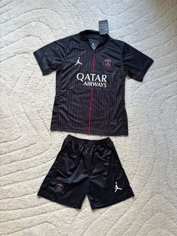 Ensemble de foot noir  PSG 8 ans 
