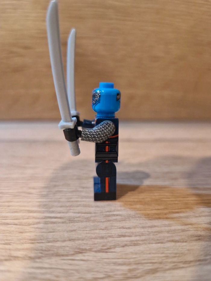 Figurine type lego Nebula les gardiens de la galaxie Marvel - photo numéro 2