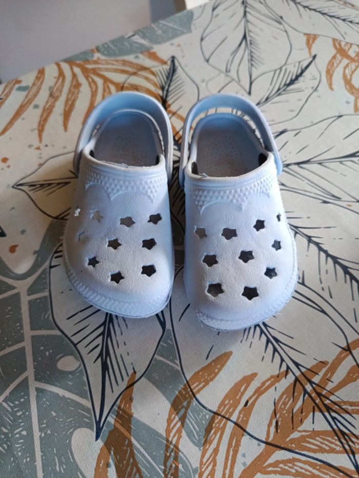 Chaussures types Crocs taille 22