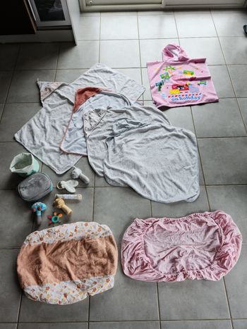 Lot accessoires bébé fille fasse