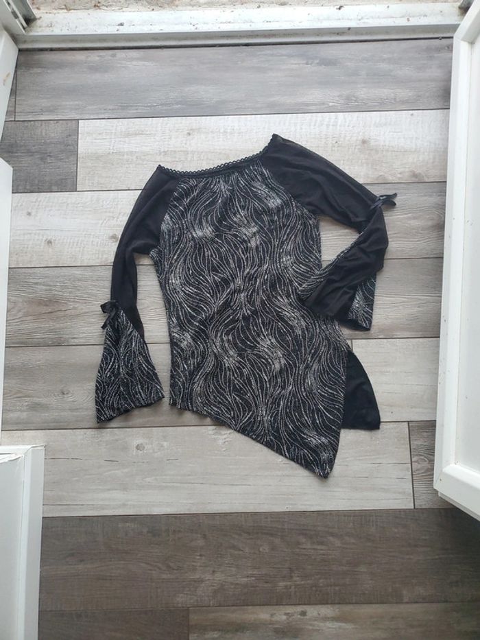 Blouse à paillettes et manches transparentes