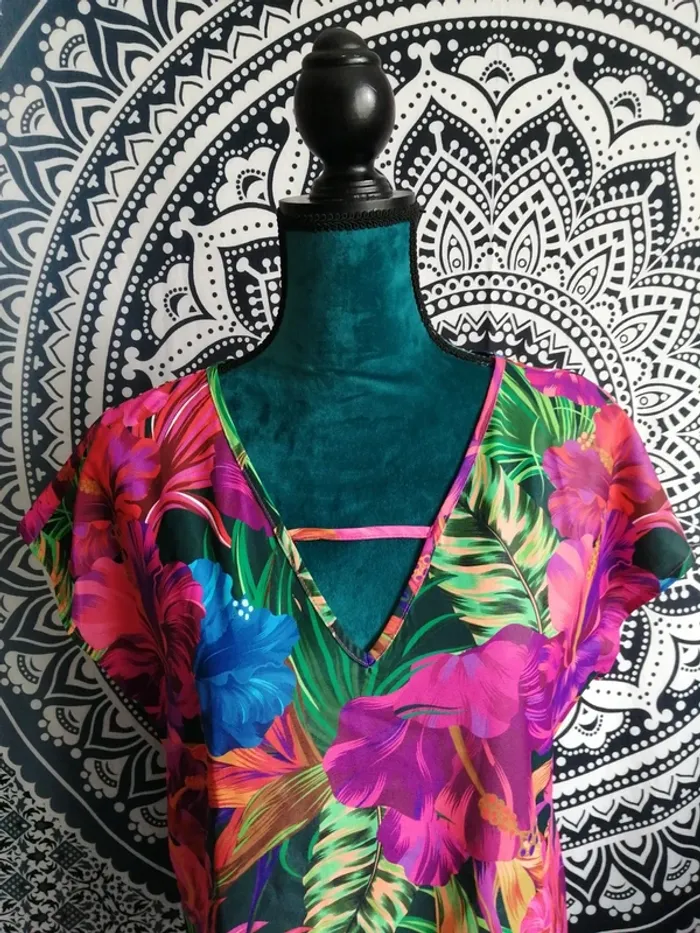 Tee-shirt blouse fushia à motifs tropicaux col v / emery rose / (S) - photo numéro 3