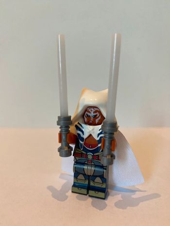 Figurine type lego Jedi Ashoka. Star Wars