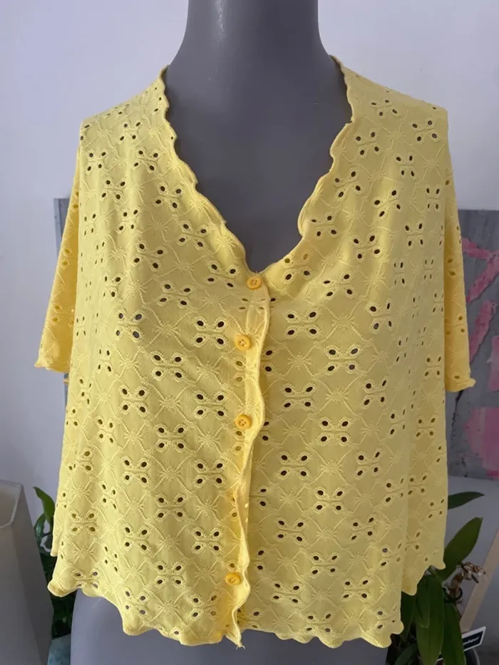 Superbe petite blouse ajouré jaune 🍋 citron taille unique excellent état - photo numéro 3