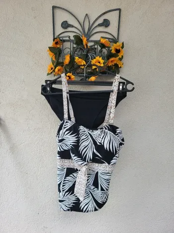 Ensemble maillot de bain 2 pièces.