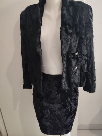 #kytie34femme. Jupe mi-long taille 34