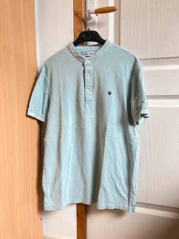 T shirt polo avec boutons bleu clair Zara