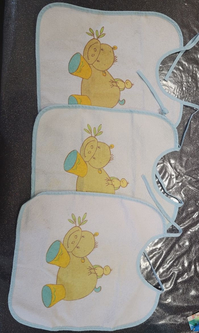 Lot de 10 bavoirs ( 8 plastifié s) - photo numéro 5