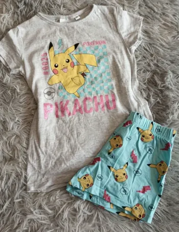 Ensemble ou pyjama Pikachu 5 ans 💐